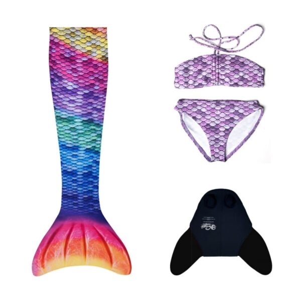 Mooie zeeemeerminnenstaart in alle kleuren van de regenboog. Maak je zeemeermin look compleet met de bijhorende bikini.