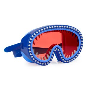Blauw zwemmasker met rode lens en haaientanden op het frame