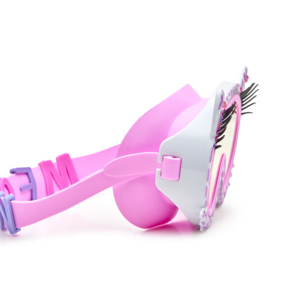 Bling2O zwembril M-Meow - Copycat Pink: Een speelse zwembril met kattenoren en een opvallende roze kleur. Biedt helder zicht, UV-bescherming en een verstelbare pasvorm. Zwem met stijl en laat je unieke persoonlijkheid zien!